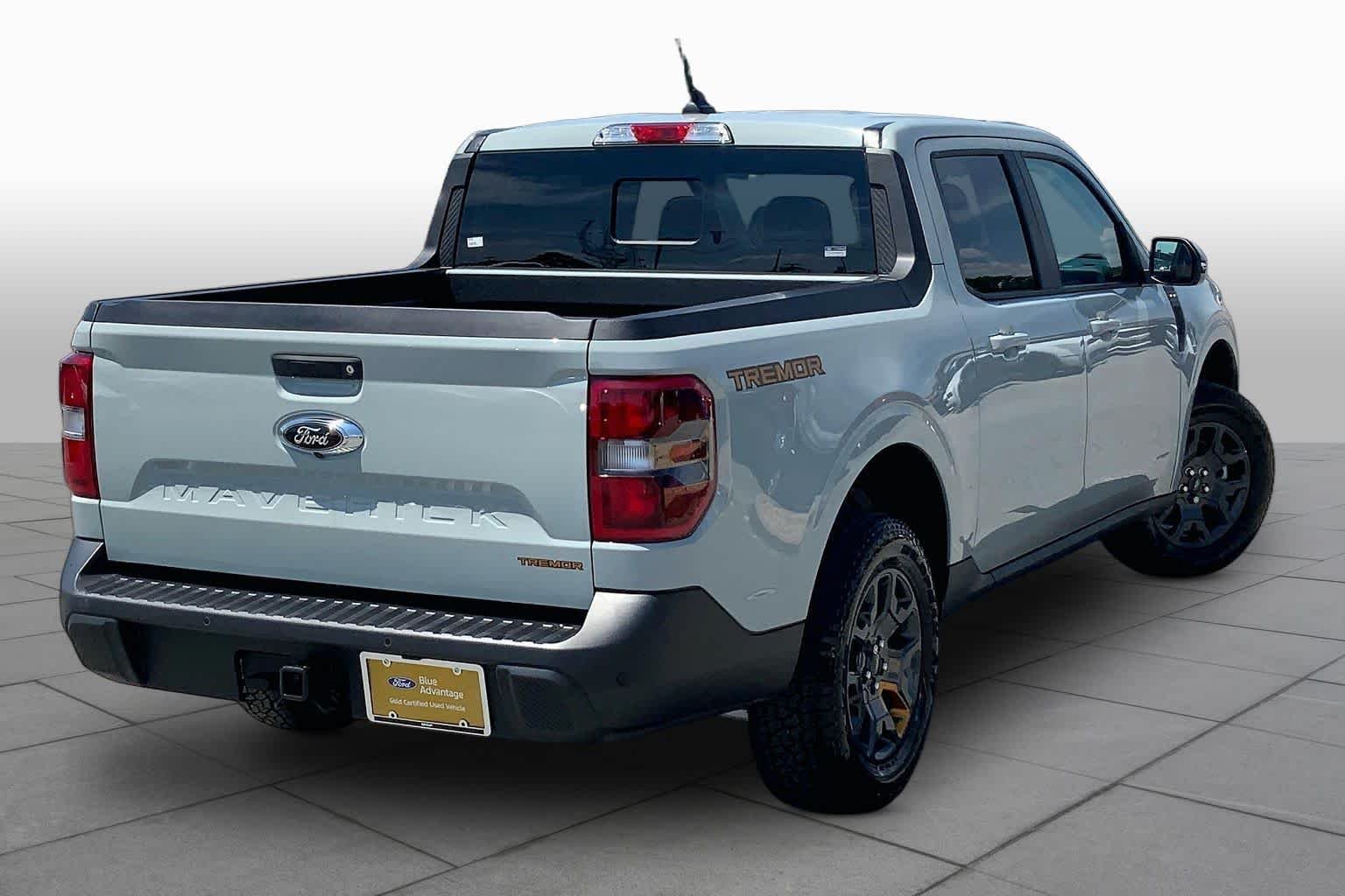 Used 2024 Cactus Gray Ford LARIAT Advanced image 13