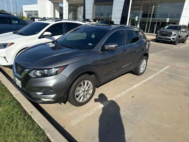 Used 2020 Gray Nissan SV FWD Xtronic CVT image 2