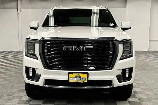 Used 2023 White Frost Tricoat GMC Denali Ultimate image 4