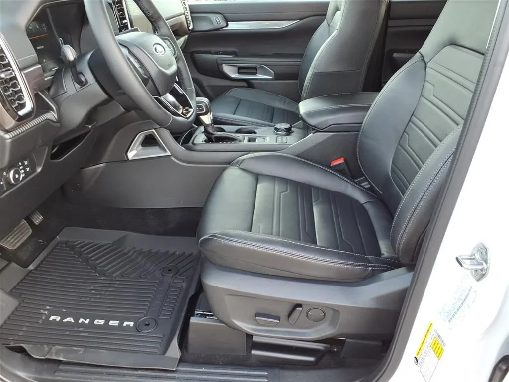 New 2025 Oxford White Ford LARIAT® image 10