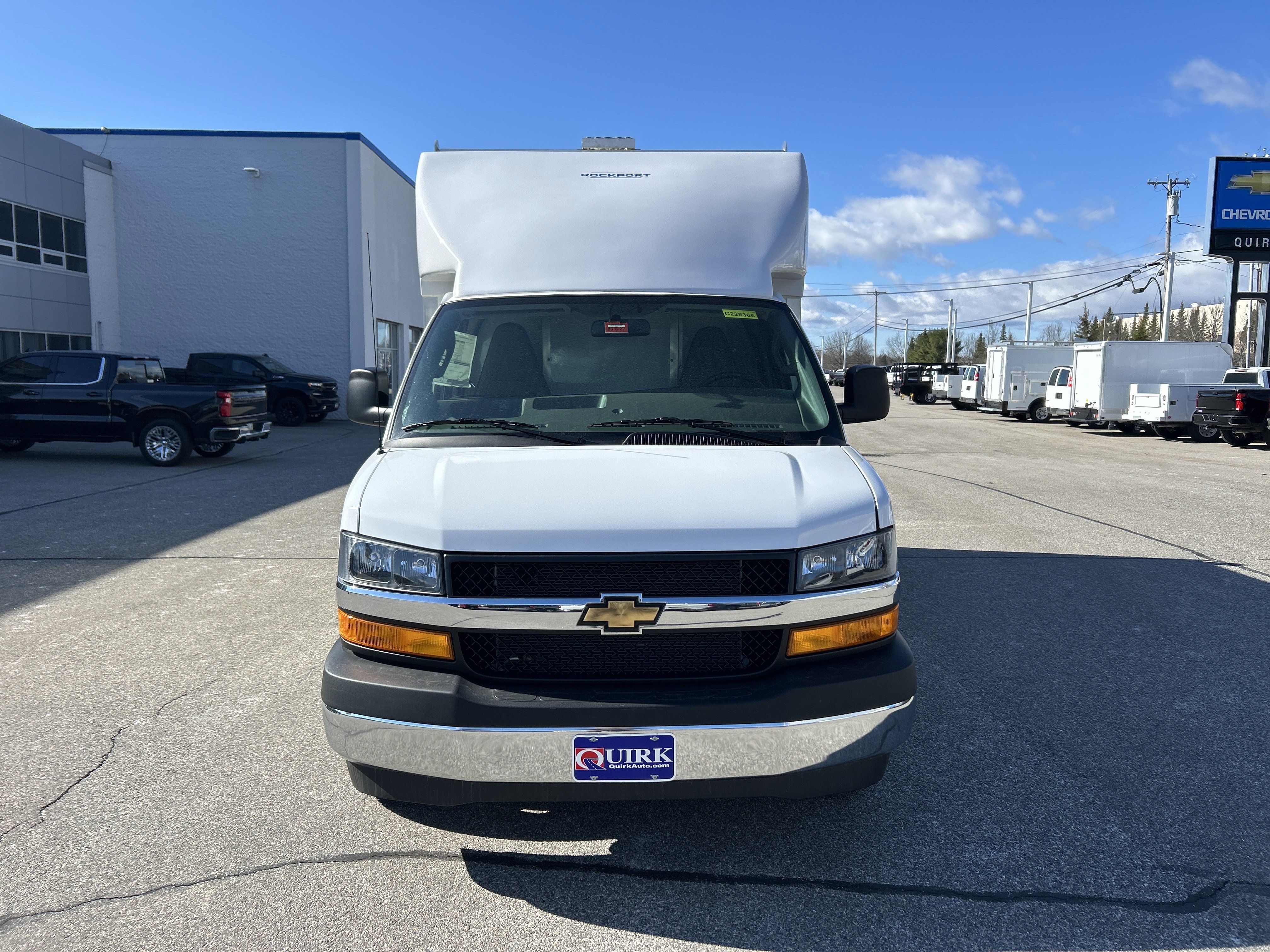 New 2026 Summit White Chevrolet 1WT image 3