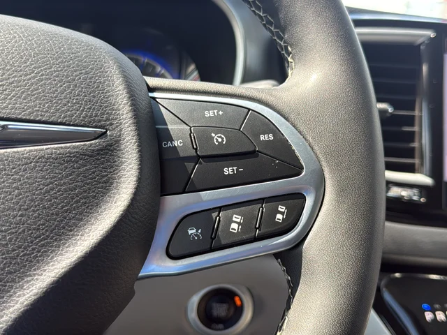 Used 2023 White Chrysler Touring L image 17