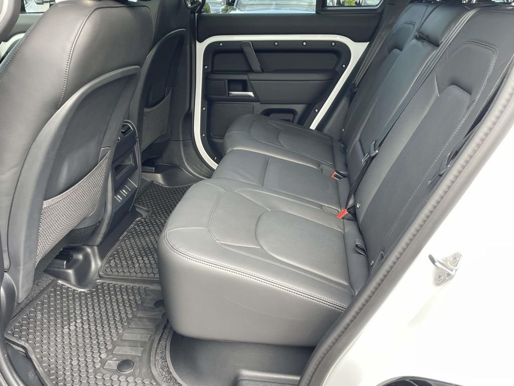 New 2026 Fuji White Land Rover X-Dynamic SE image 12