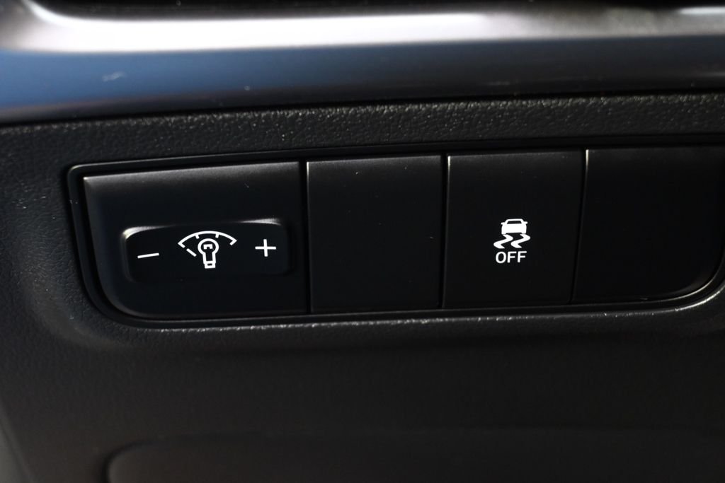 Certified Used 2025 Phantom Black Hyundai SE image 19