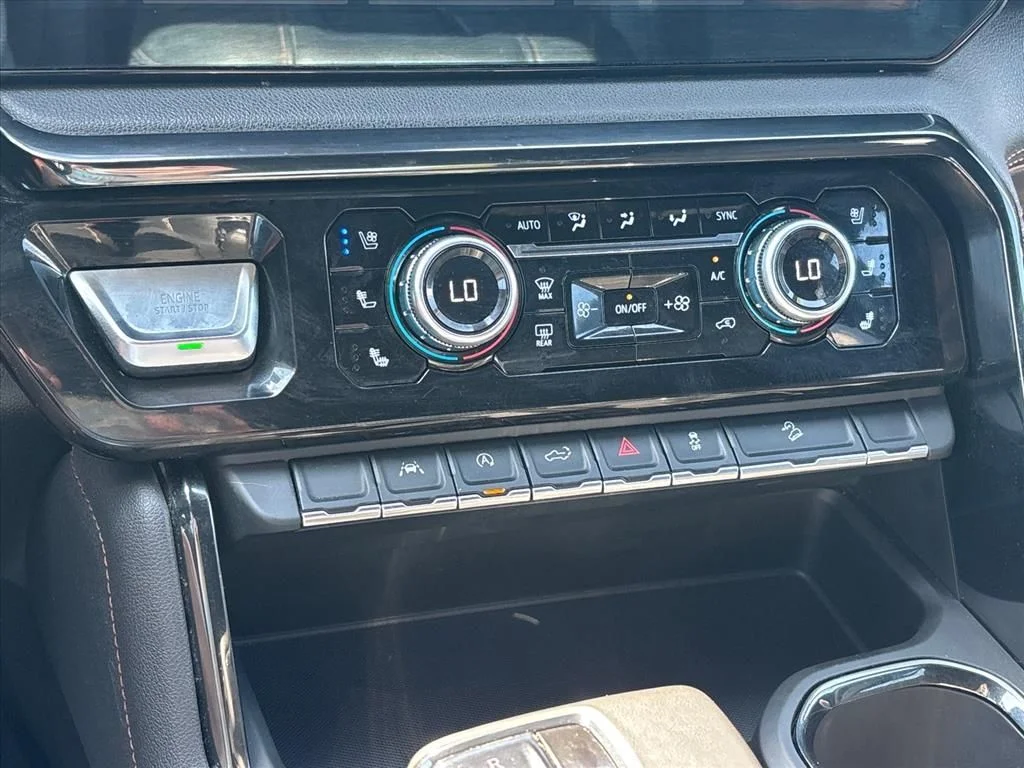 Used 2022 White GMC AT4 image 34