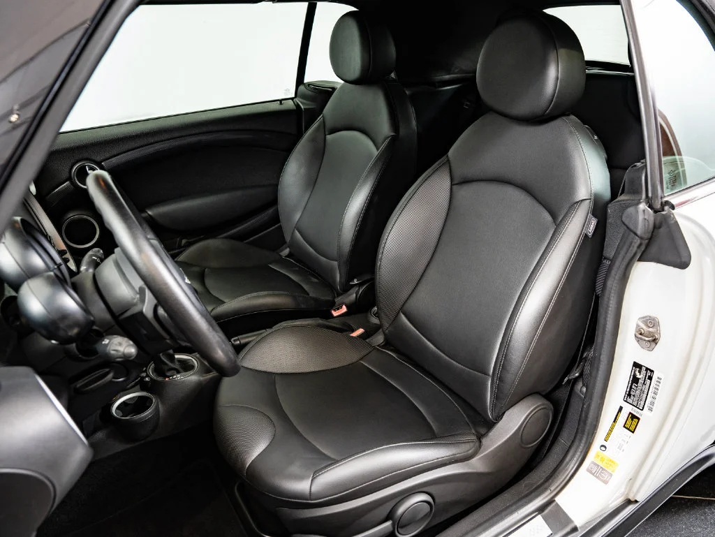 Used 2014 White Silver MINI  image 20