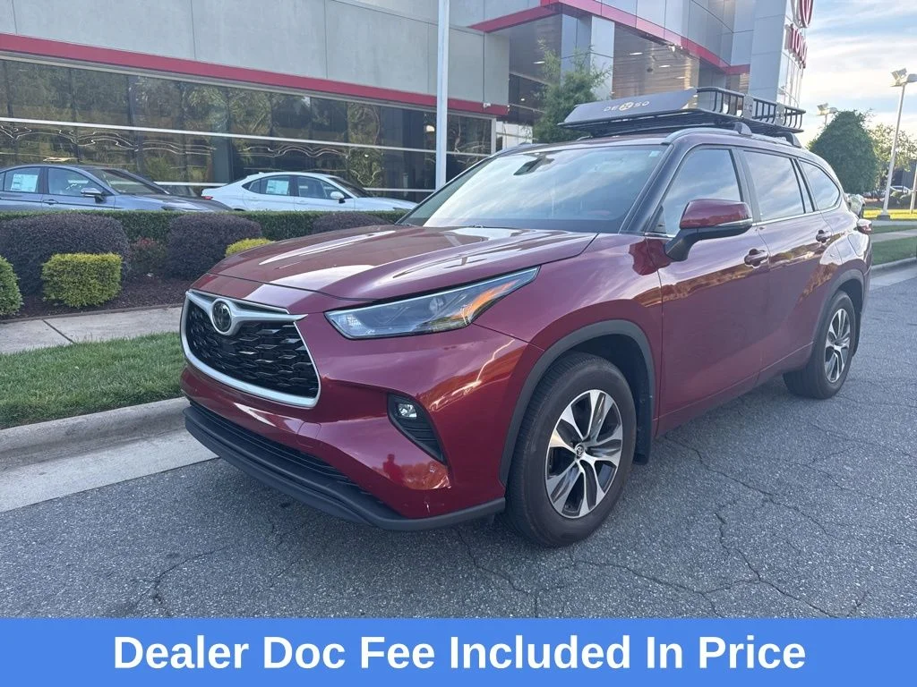 2024 Toyota Highlander XLE FWD's photo