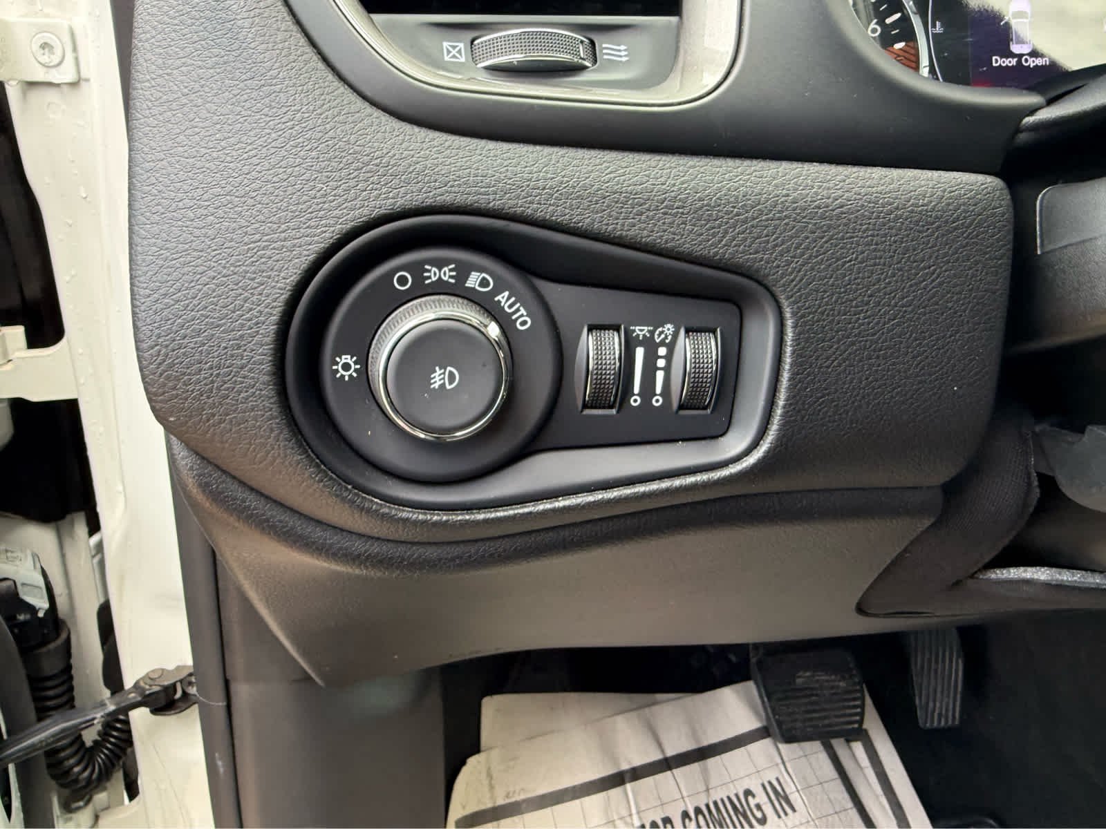 Certified Used 2023 Alpine White Clearcoat Jeep Latitude image 15