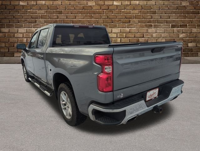 2021 Chevrolet Silverado 1500 LT photo 3