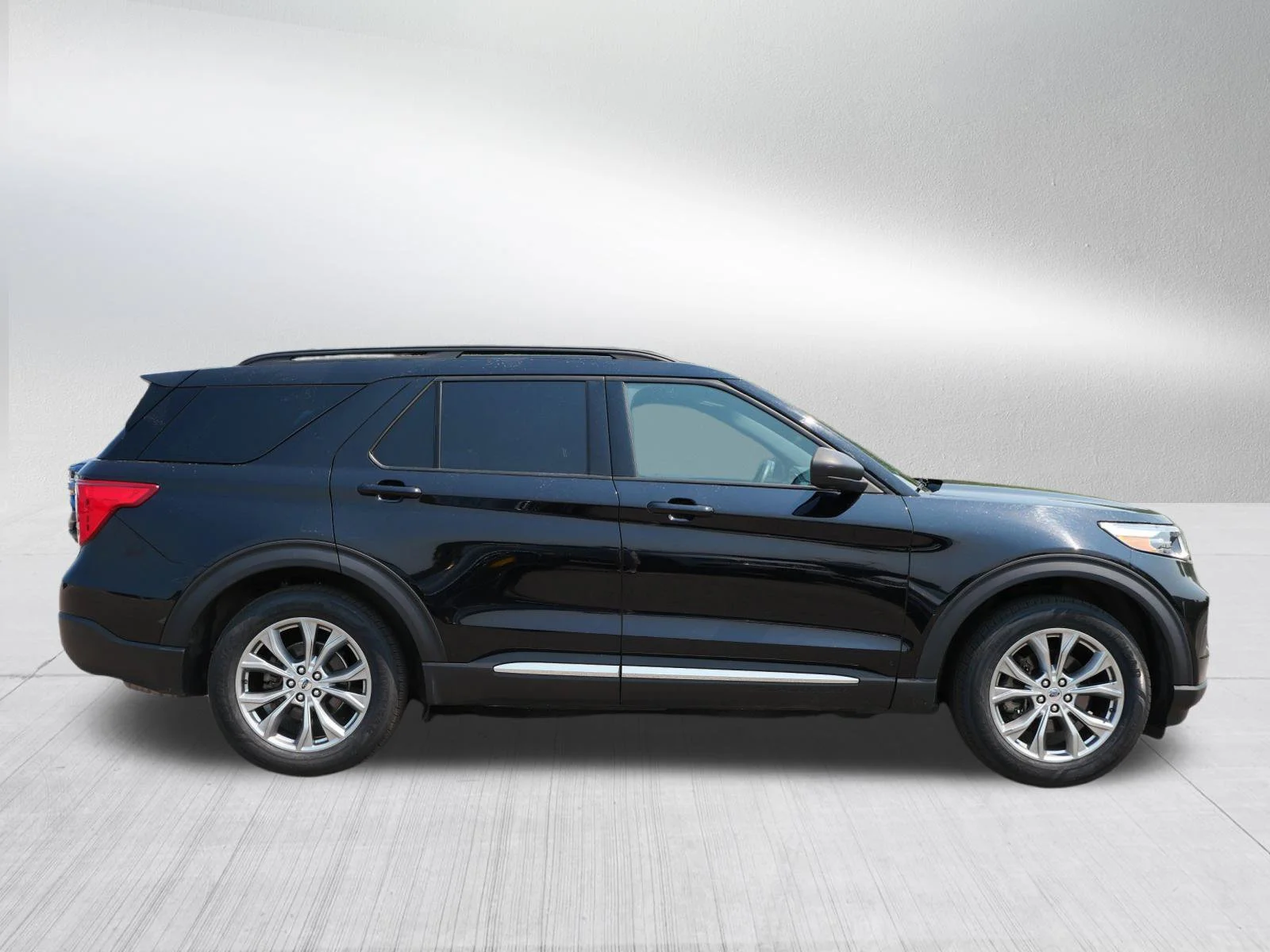 Used 2020 Agate Black Metallic Ford XLT image 8