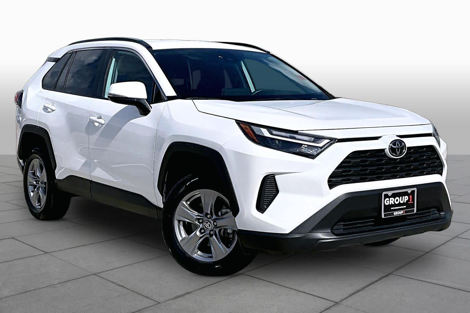 Used 2025 Ice Cap Toyota XLE image 3
