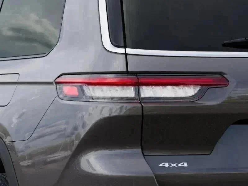 New 2026 Baltic Gray Metallic Clear-Coat Exterior Paint Jeep Limited image 9