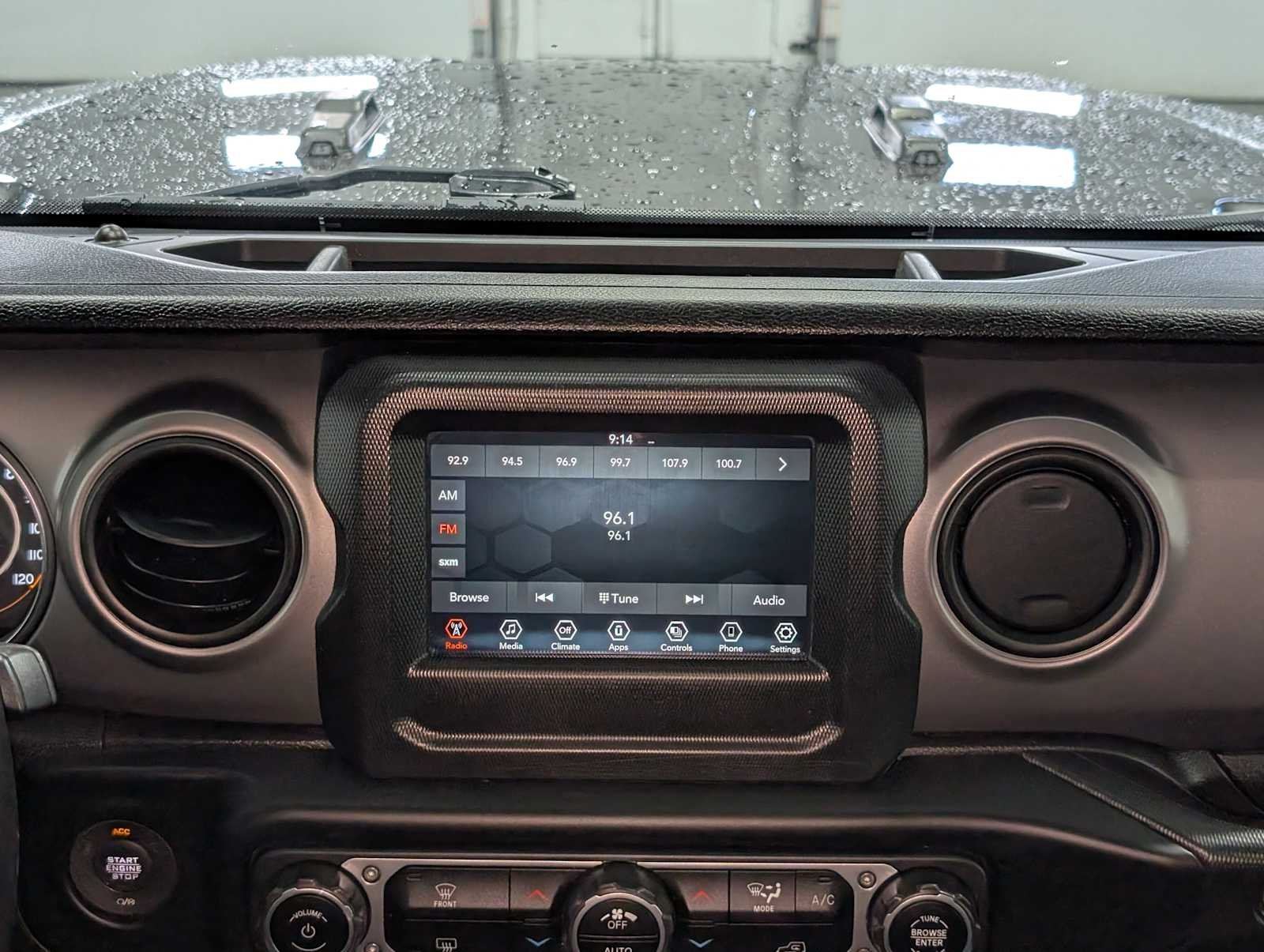 Used 2021 Granite Crystal Clearcoat Metallic Jeep Unlimited Willys image 17