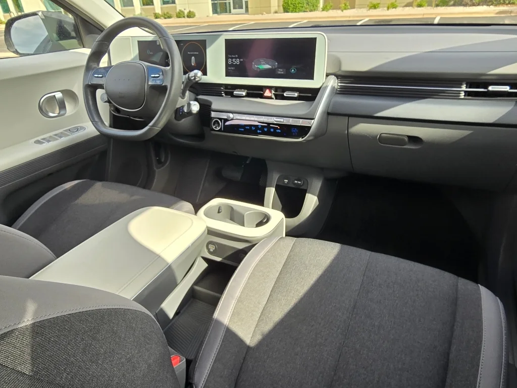 Used 2023 Abyss Black Hyundai SE image 27