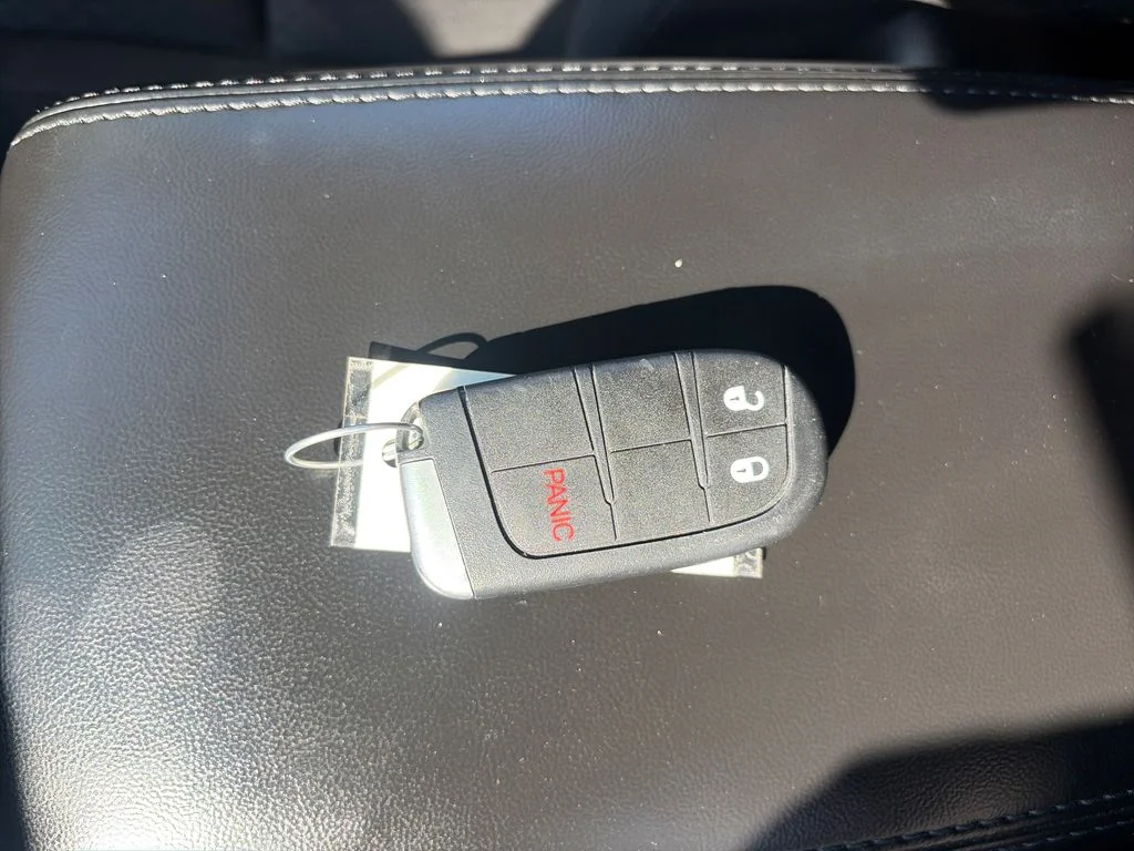 Used 2020 White Jeep Laredo E image 28