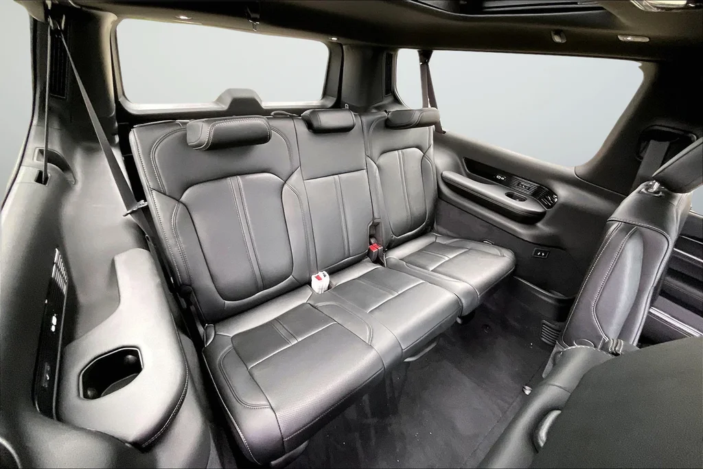 New 2026 High Gloss Black Jeep Summit Obsidian image 18