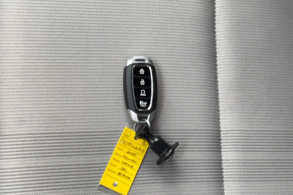 2025 Hyundai Venue SEL - Photo 37