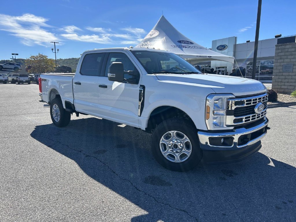 New 2027 Oxford White Ford F-250® XLT image 2