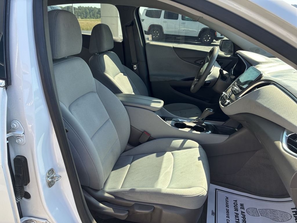 Used 2020 White Chevrolet LT image 23