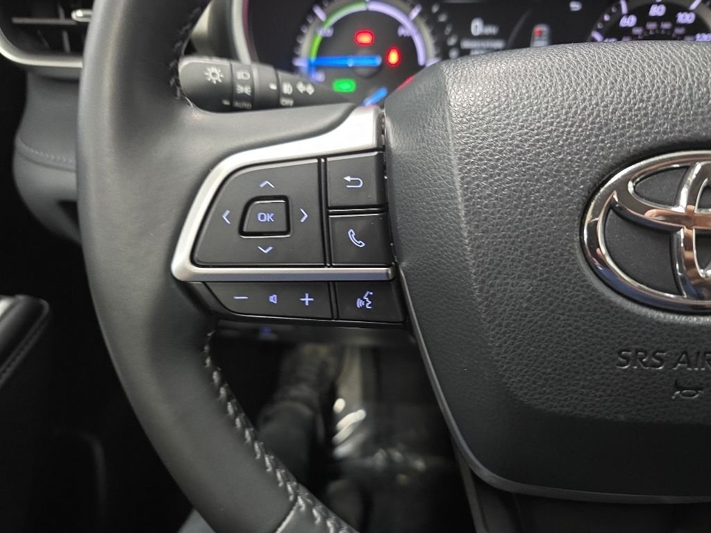 Used 2022 Black Toyota XLE image 20
