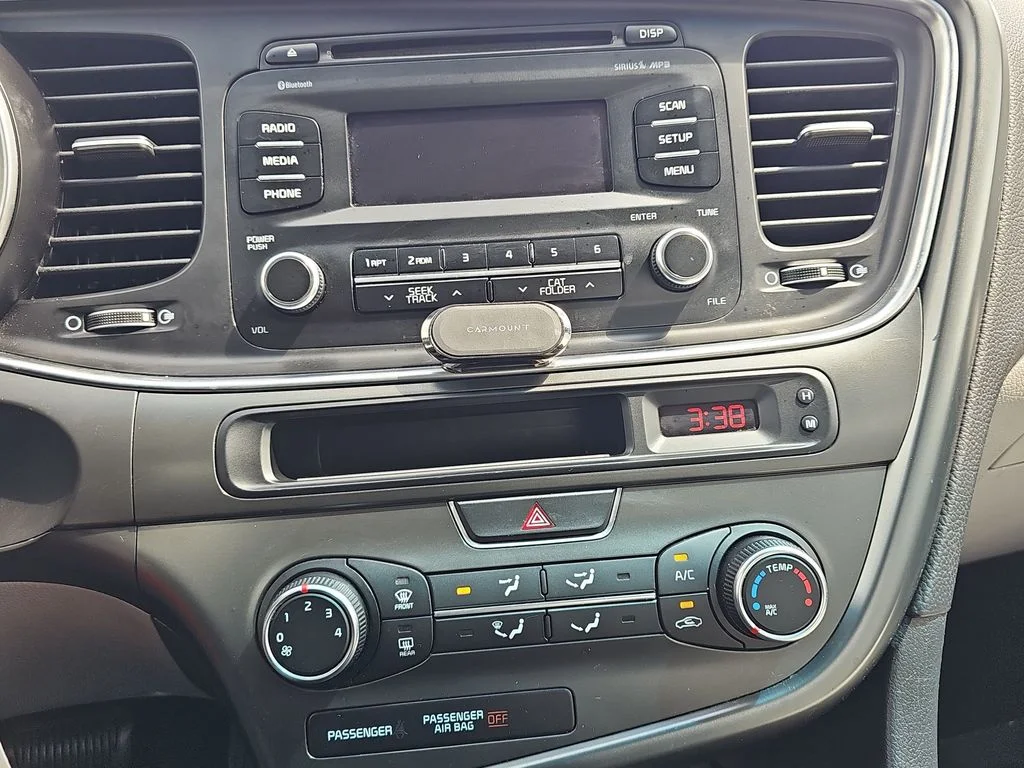 Used 2015 Black Kia LX image 19
