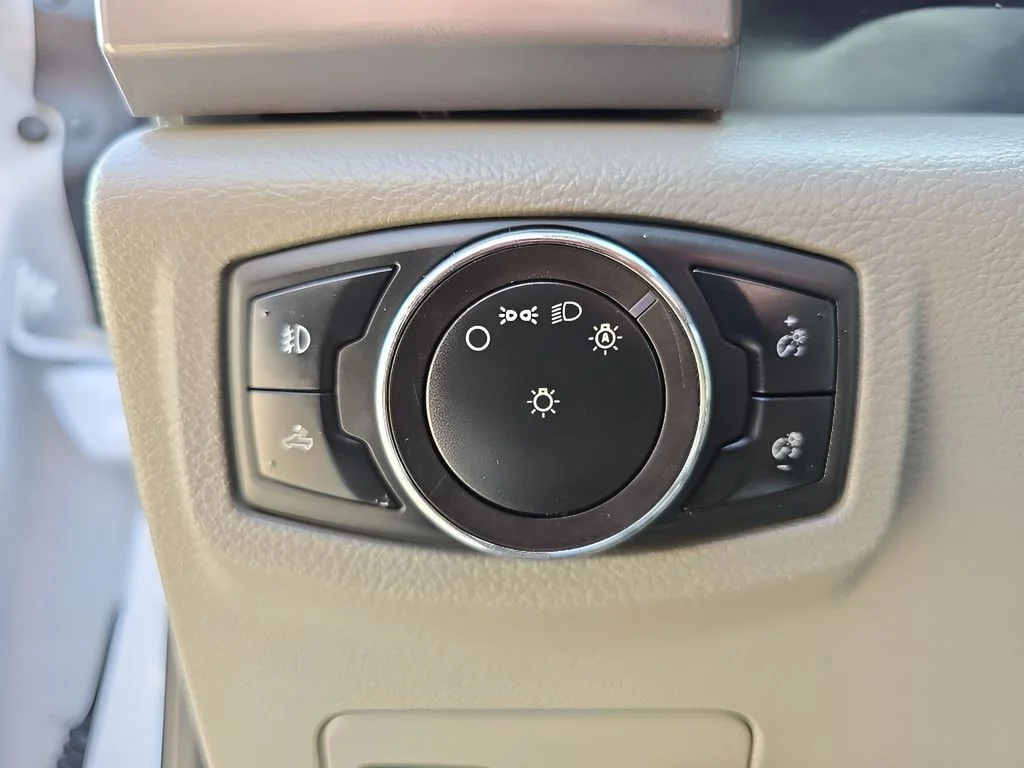 Used 2019 White Ford  image 13