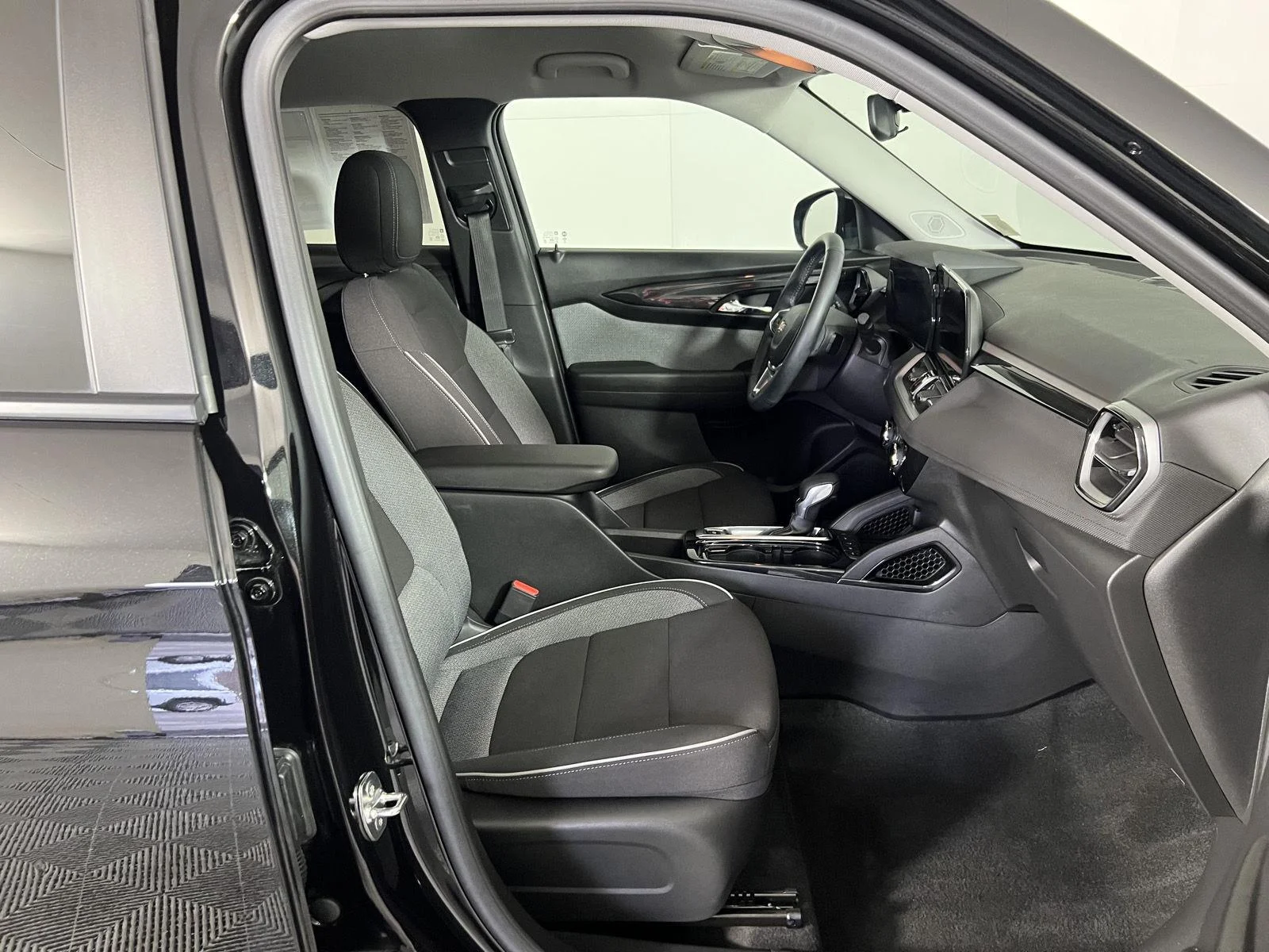 Used 2024 Mosaic Black Metallic Chevrolet LT image 5