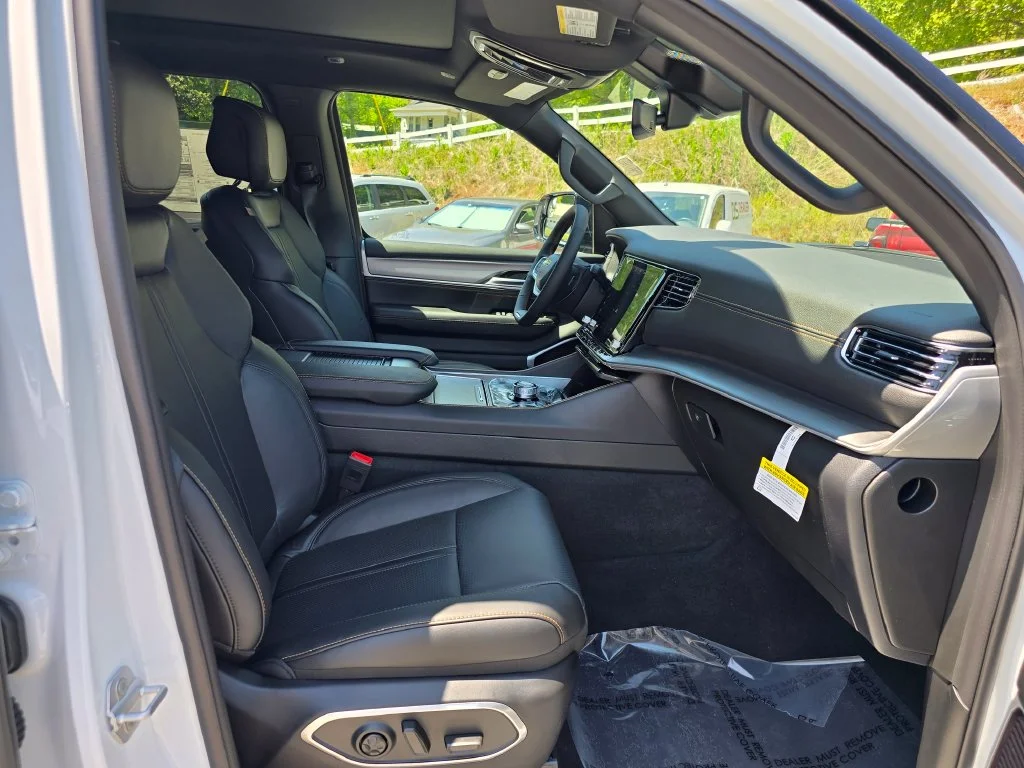 New 2026 White Jeep  image 27