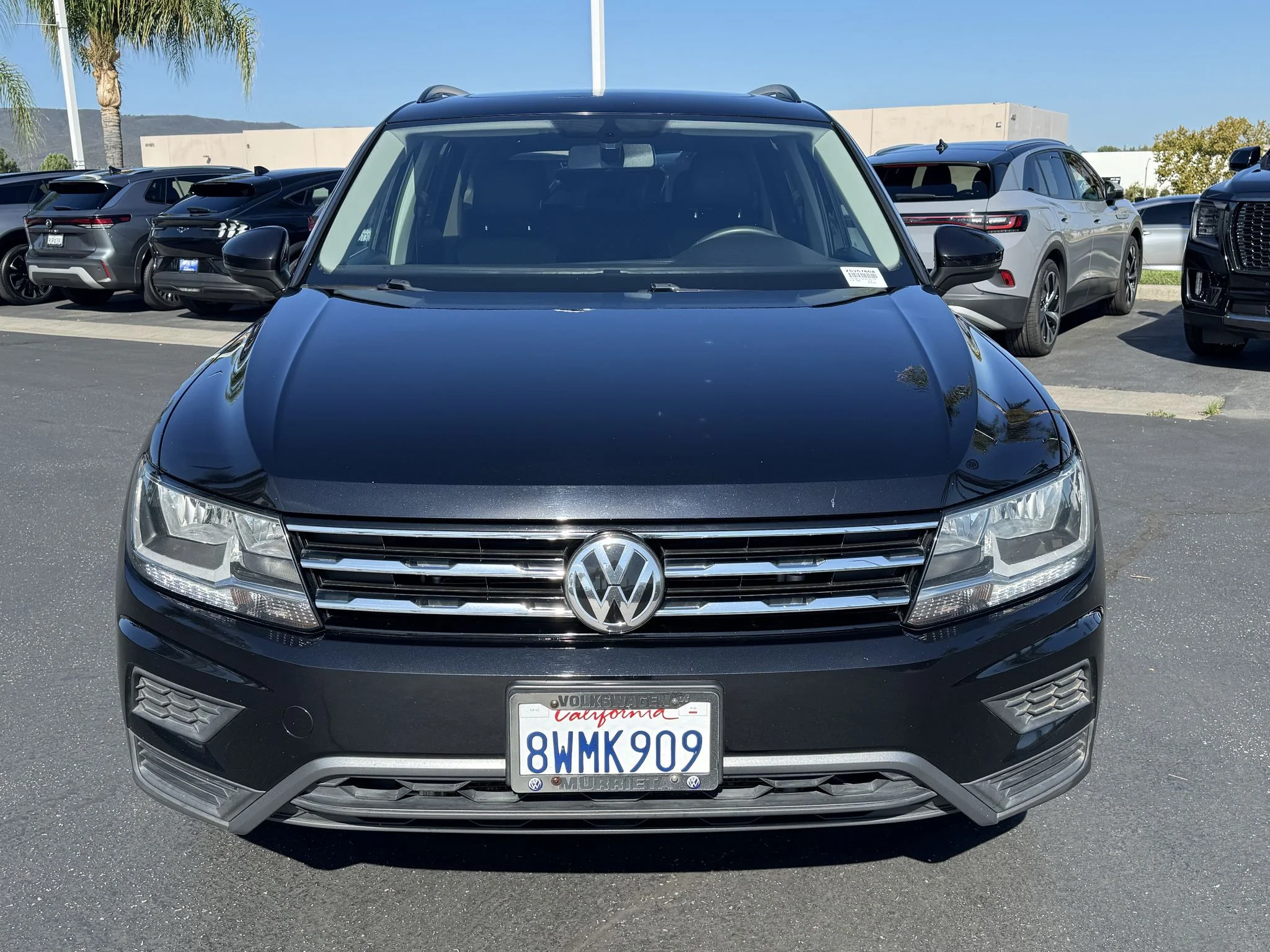 Used 2020 Deep Black Pearl Volkswagen SE image 3