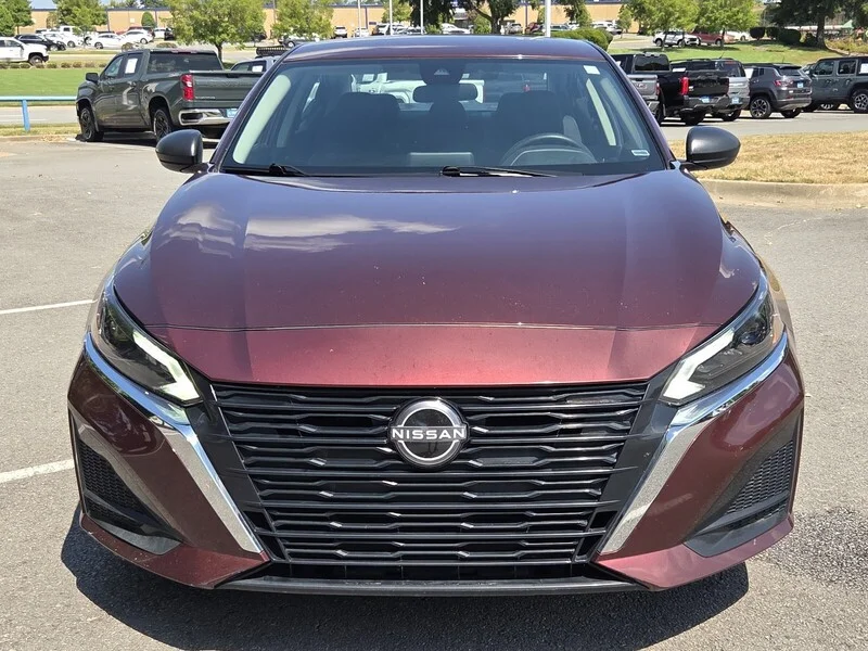 Used 2025 Garnet Pearl NISSAN 2.5 SV image 5