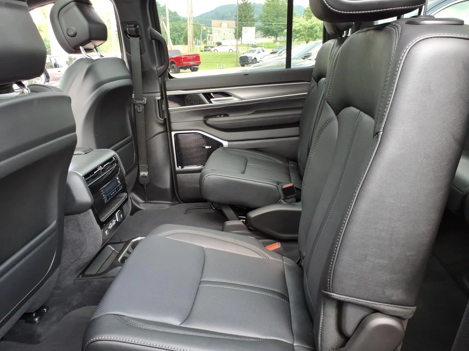 New 2026 High Gloss Black Jeep Limited Reserve image 5