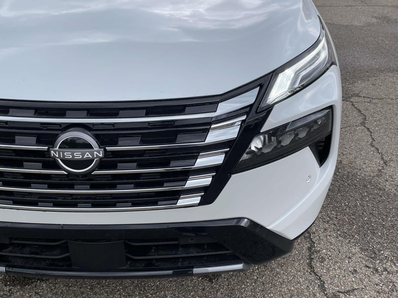 New 2026 Everest White Pearl/Super Black Nissan Platinum image 9