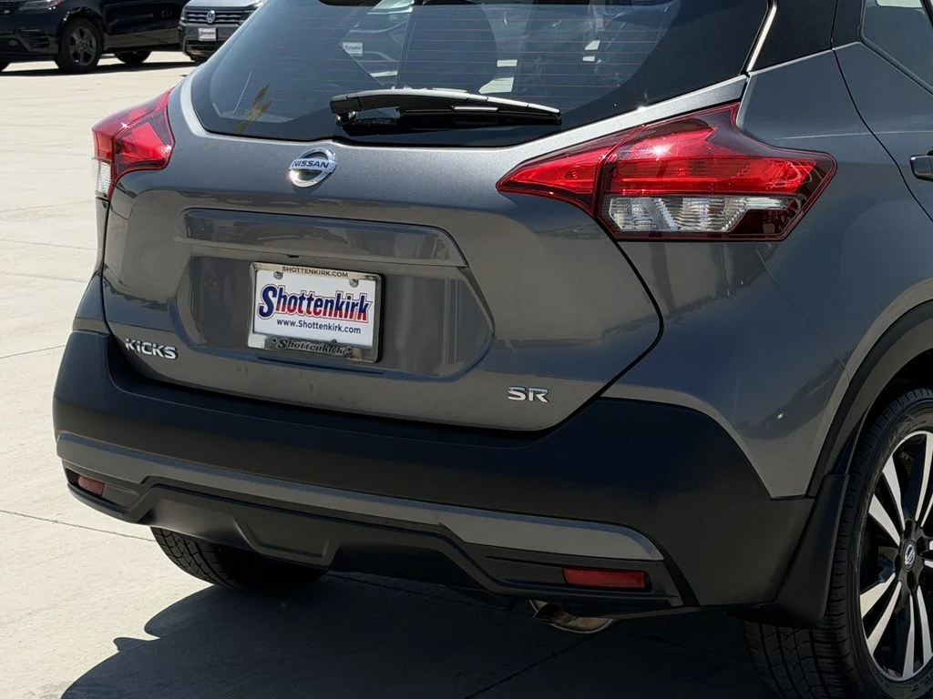Used 2019 Gray Nissan SR image 6