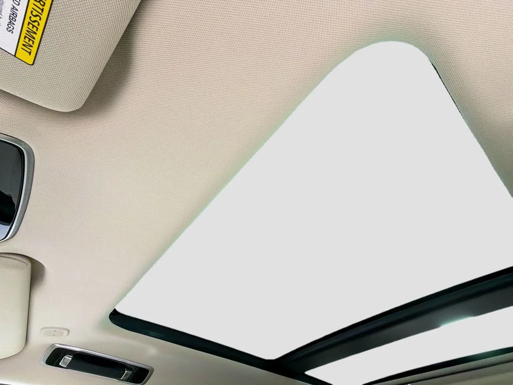 New 2026 Ostuni Pearl White Land Rover SE image 23
