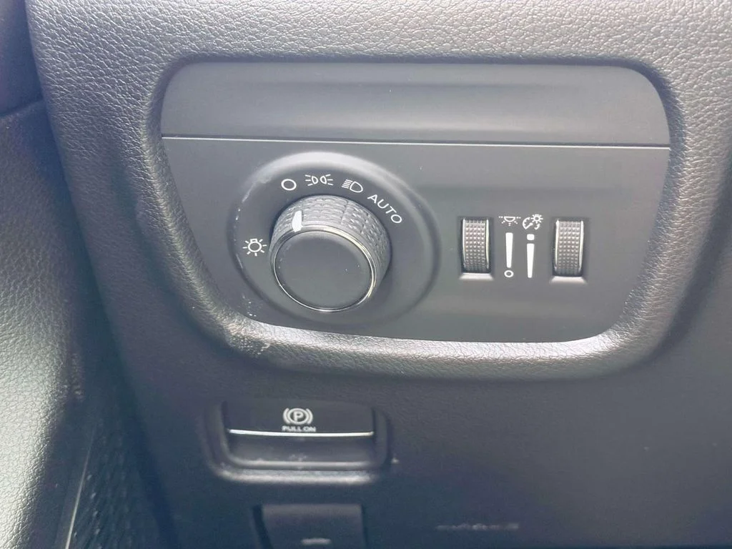 New 2026 Gray Jeep Altitude image 18