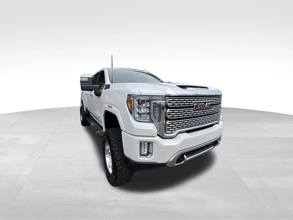 Used 2020 White GMC Denali image 31