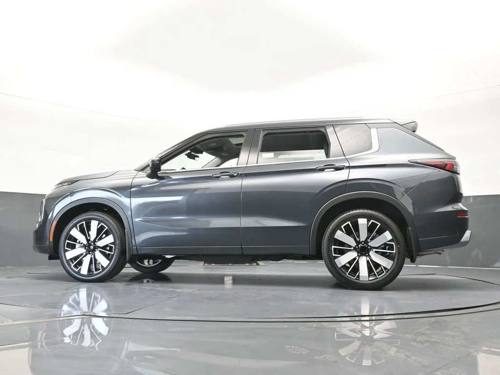 New 2026 Gray Mitsubishi SEL image 57