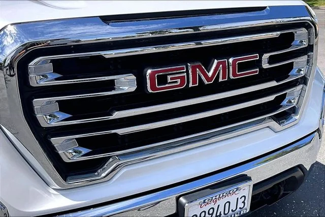 Used 2021 White Frost GMC SLT image 30