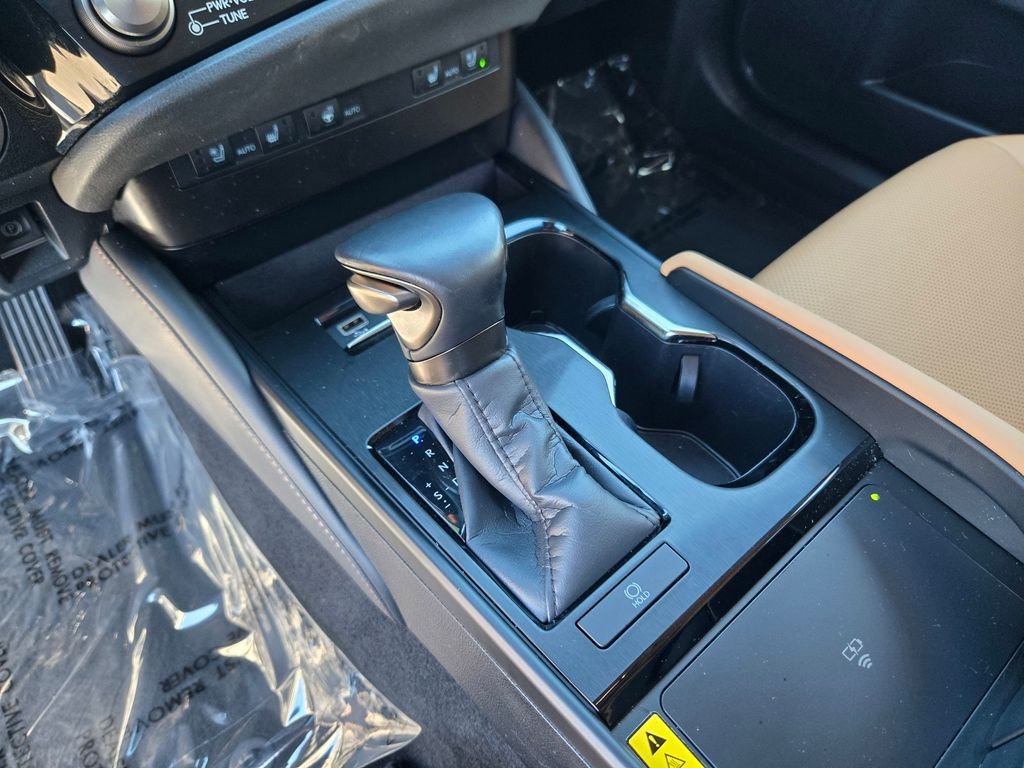 Used 2025 White Lexus 350 image 14