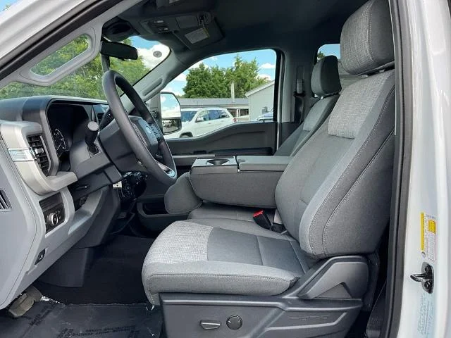 New 2026 Oxford White Ford F-250® XLT image 36