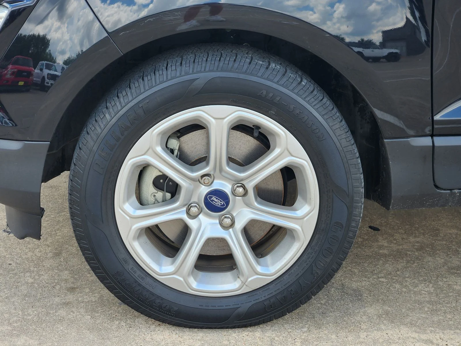 Used 2020 Black Ford SE image 9