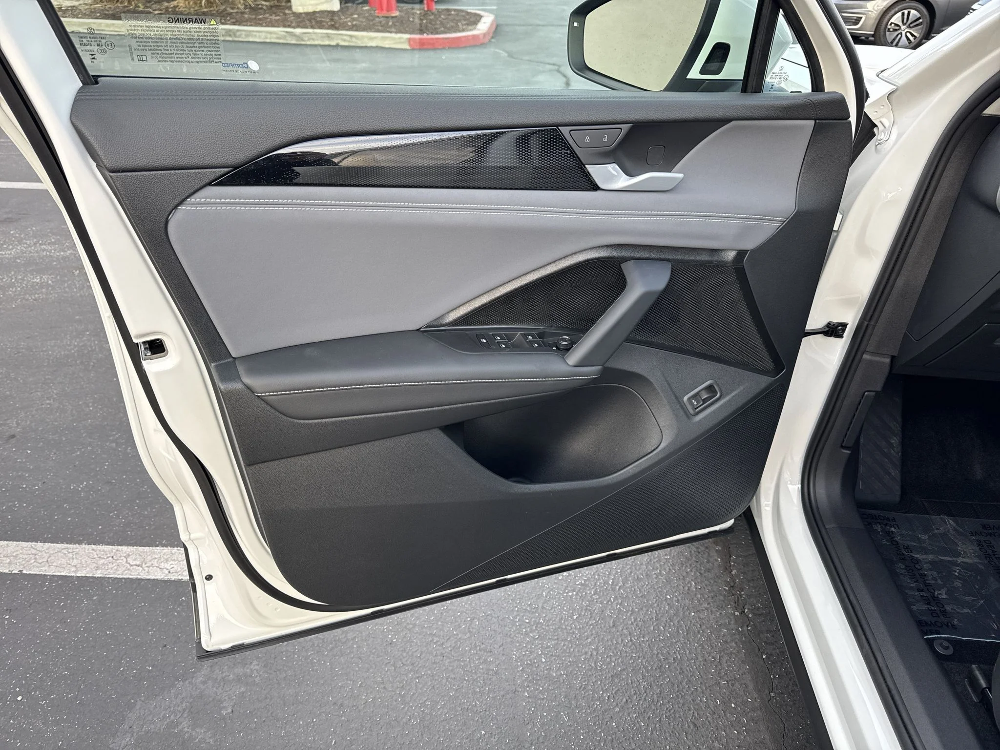 New 2026 Pure White Volkswagen SE image 12