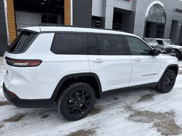 New 2026 White Jeep Altitude image 27
