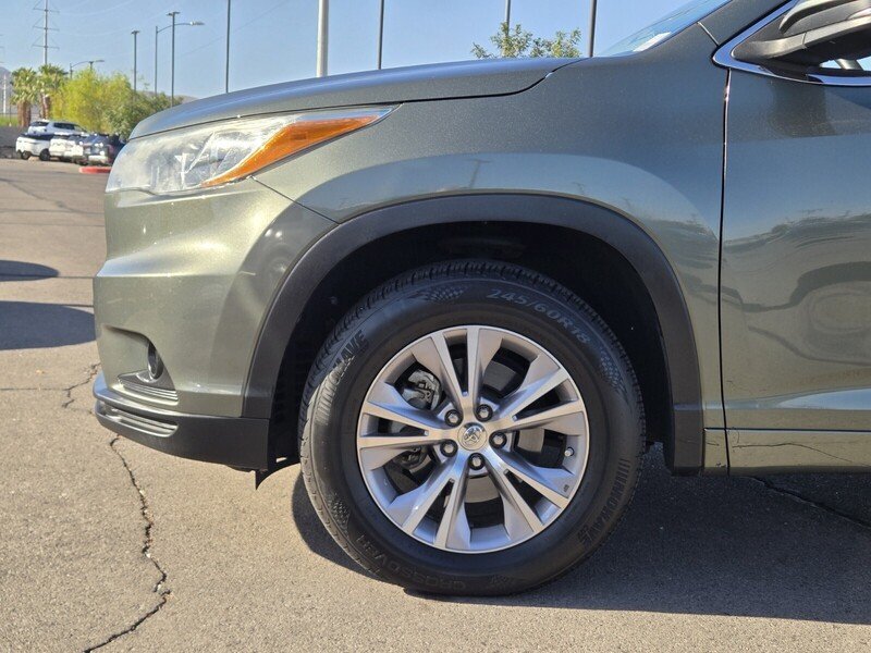 Used 2015 Green Toyota XLE V6 image 10