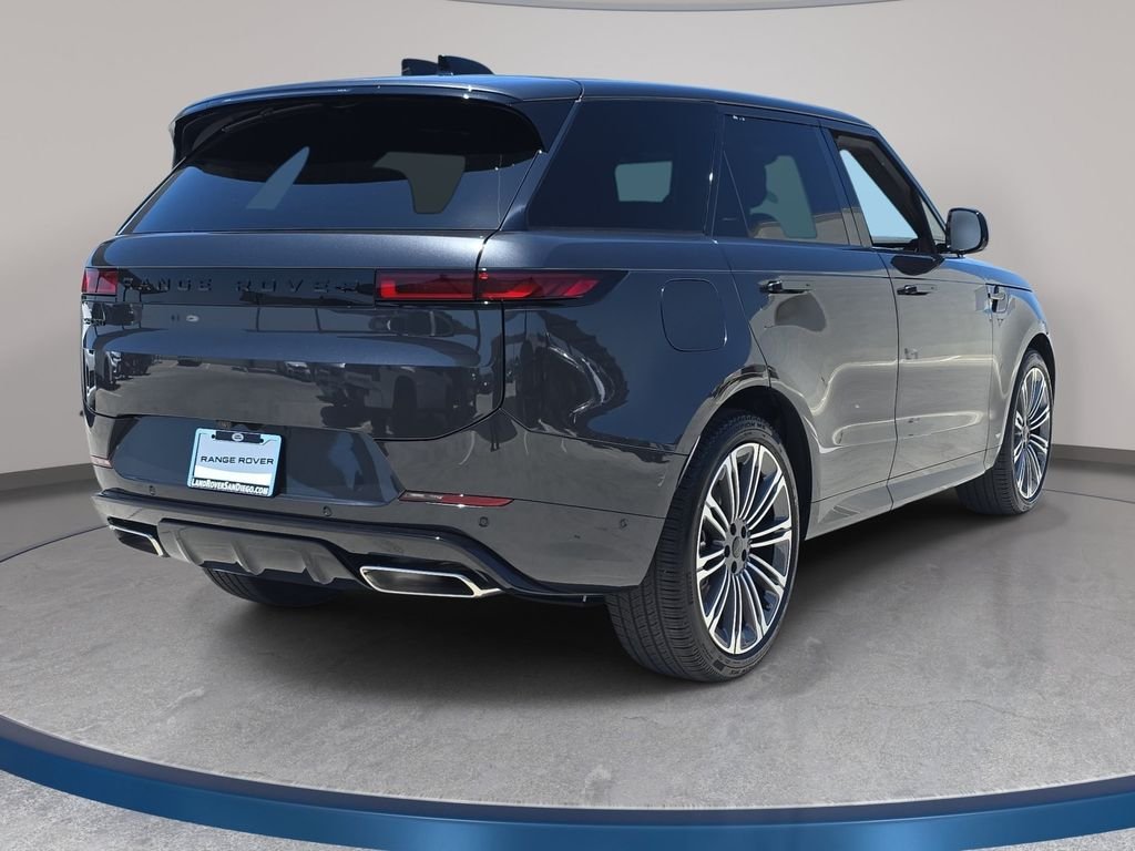New 2026 Carpathian Grey Land Rover Dynamic SE image 5