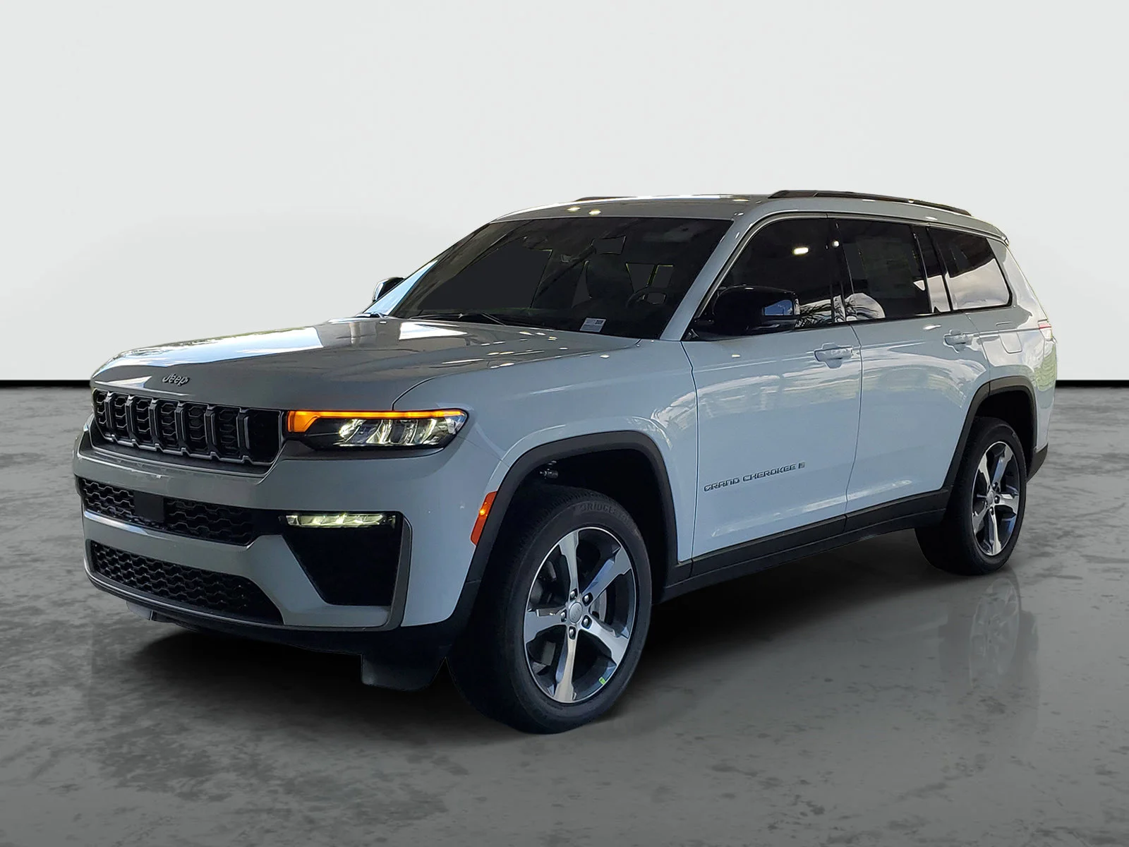 New 2026 Bright White Clear-Coat Exterior Paint Jeep Limited image 3