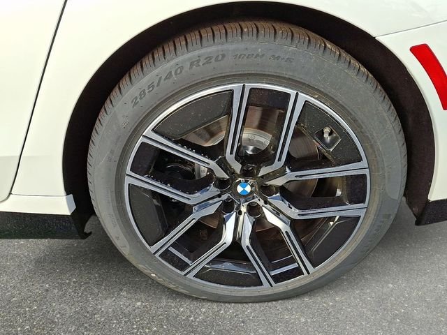 New 2026 Mineral White Metallic BMW 760i xDrive image 8