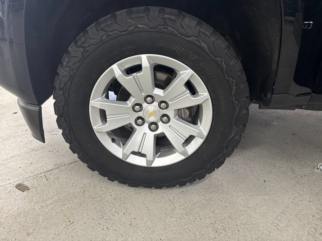 Certified Used 2019 BLACK Chevrolet 4WD LT image 25