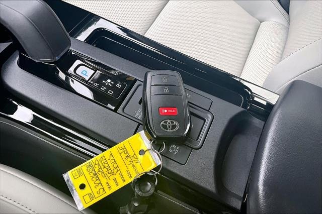 Certified Used 2025 WIND CHILL PEARL Toyota  image 14