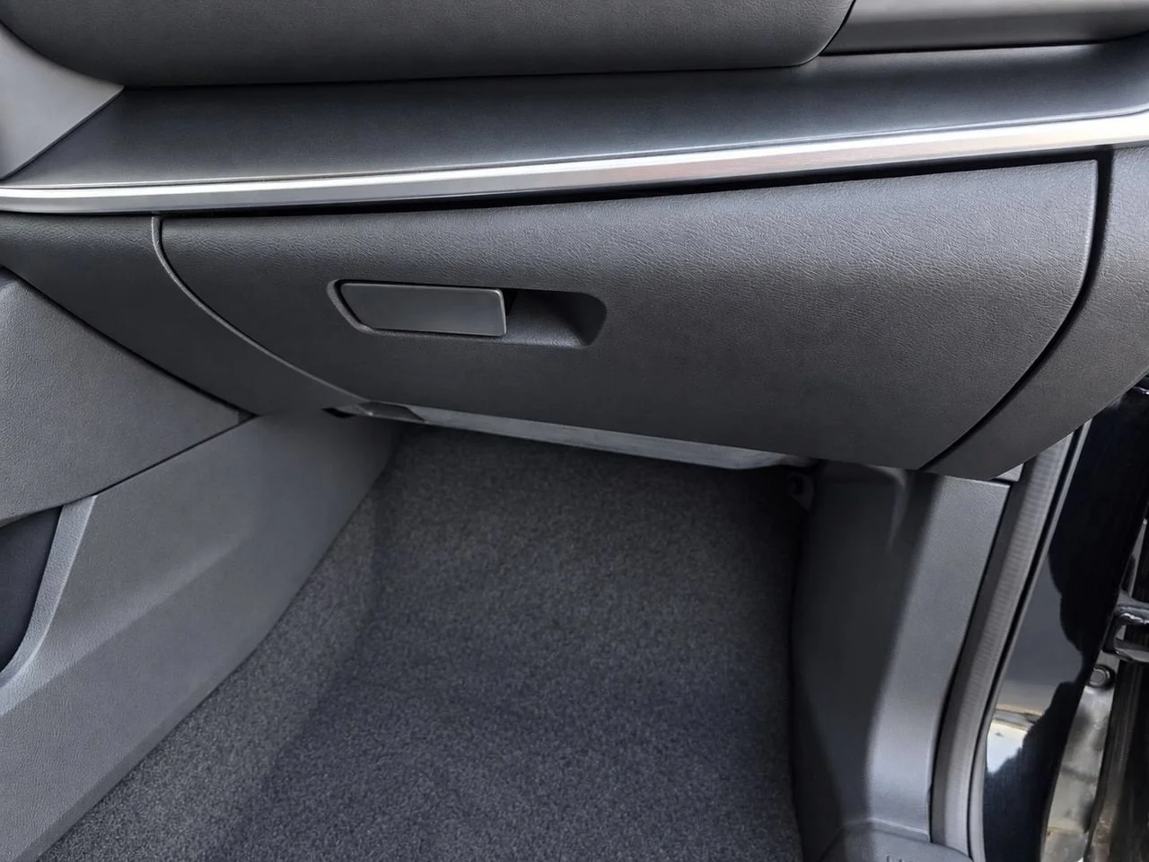 Used 2025  Nissan SV image 40
